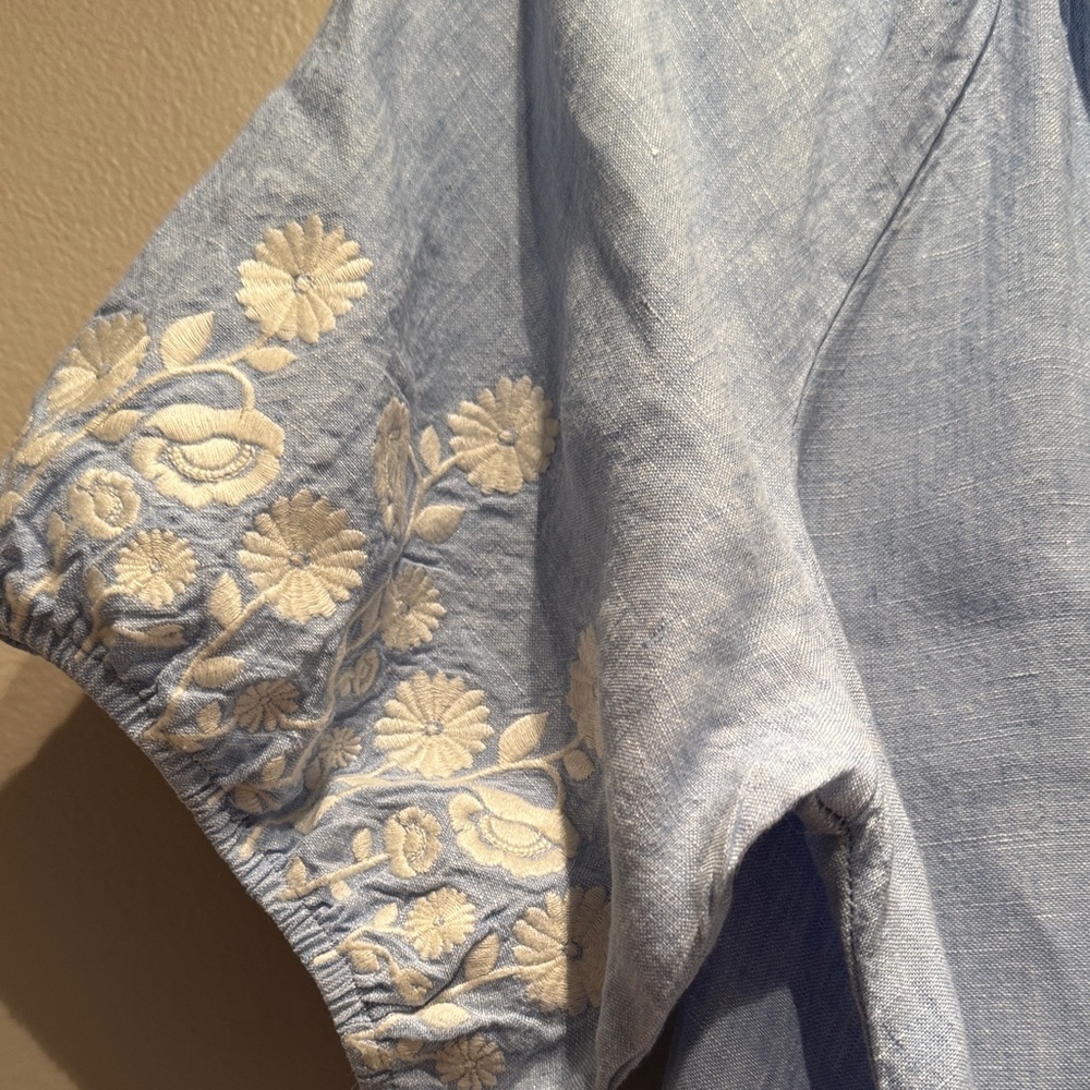 Saks Fifth Avenue Light Blue Casual Top with Black Trim - Picture 4 of 4